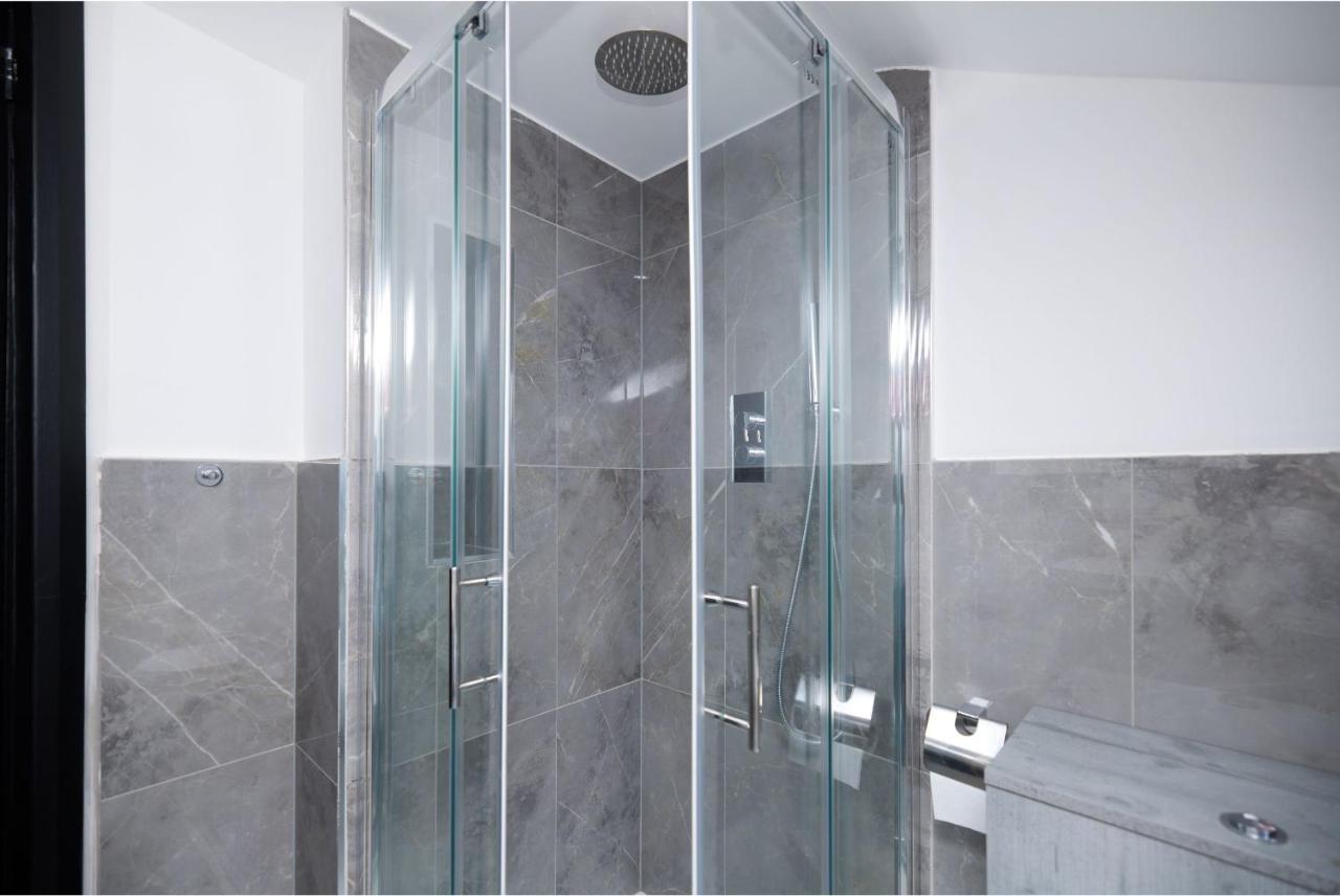 The Battersea Crib - Dazzling 3bdr Flat With Garden *